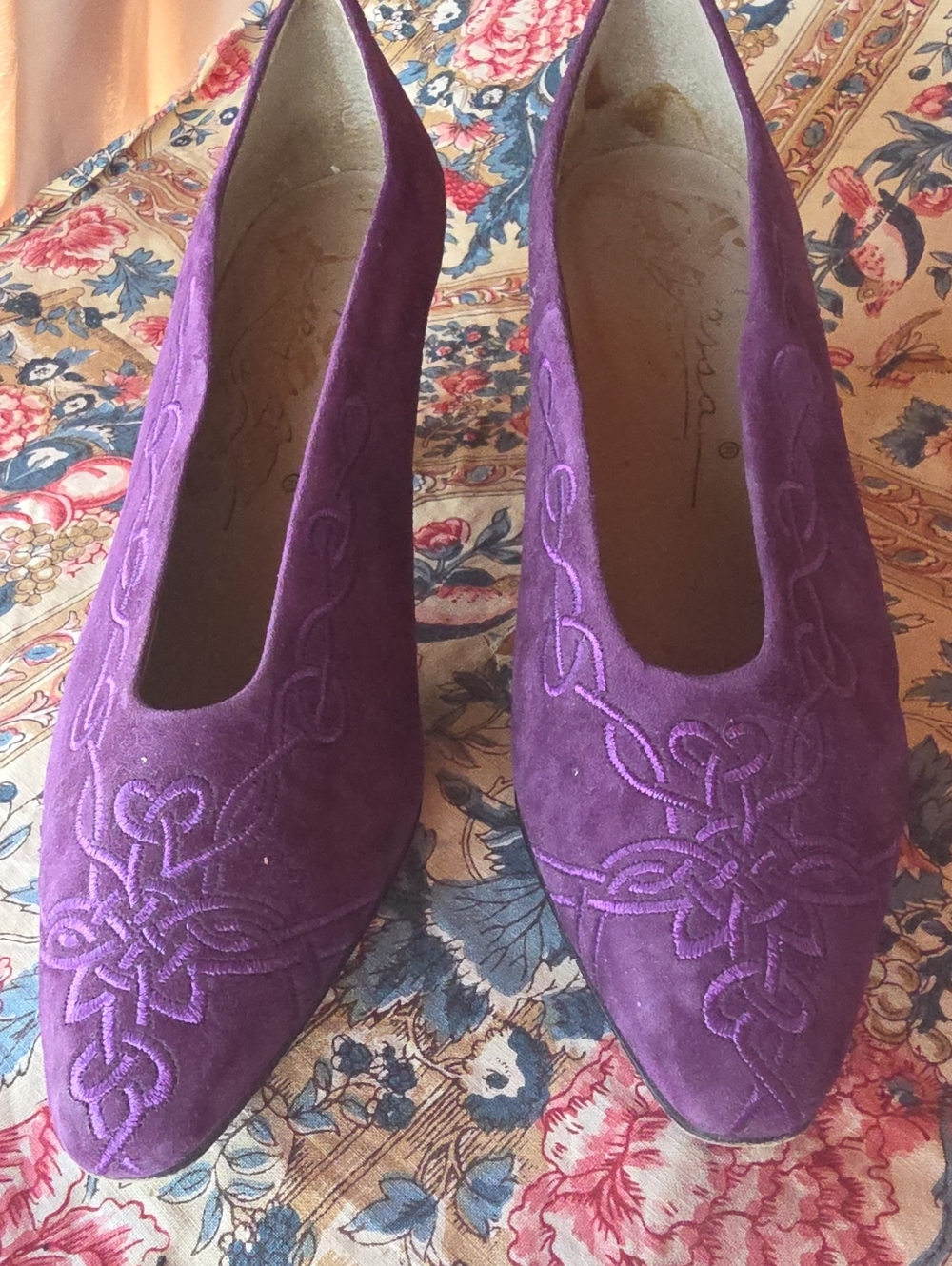 Purple Suede Embroidered Pointed-Toe Women’s Pumps Vintage Sz 8.5M